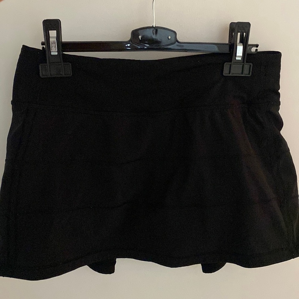 Black lululemon tennis skirt size 4 reg